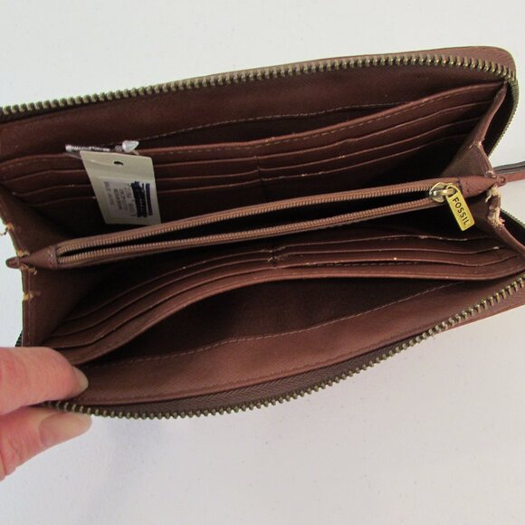 Fossil Medium Brown Jori Zip Clutch *FLAW* - Picture 7 of 16
